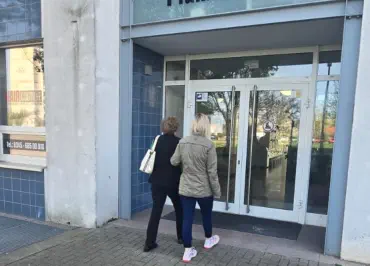 Begleitung einer älteren Person bei Behördengängen